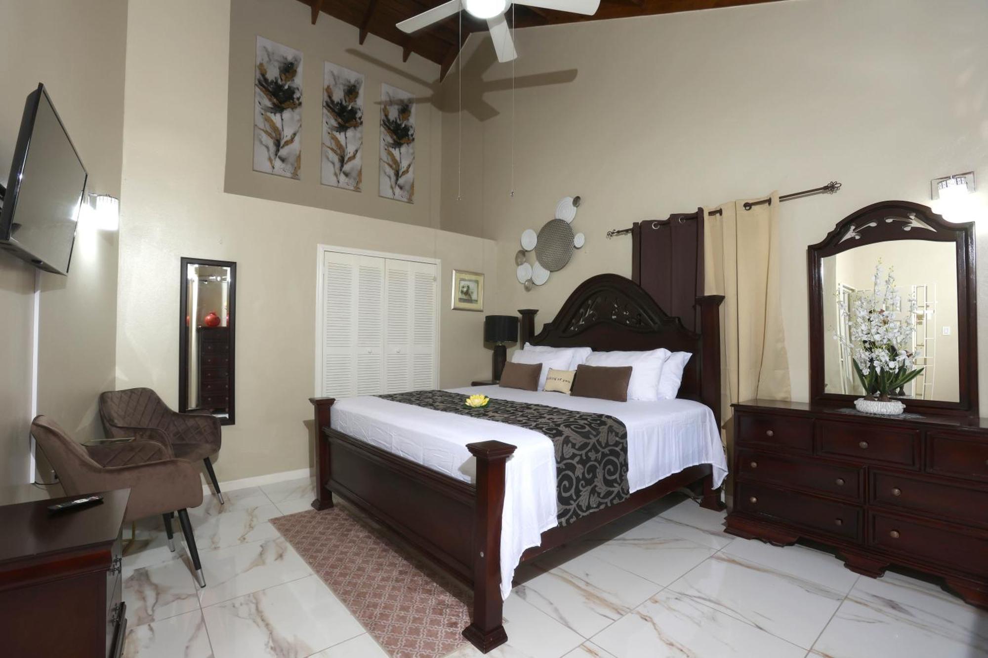 Spacious Luxury 3 Bed Rooms In קינגסטון מראה חיצוני תמונה