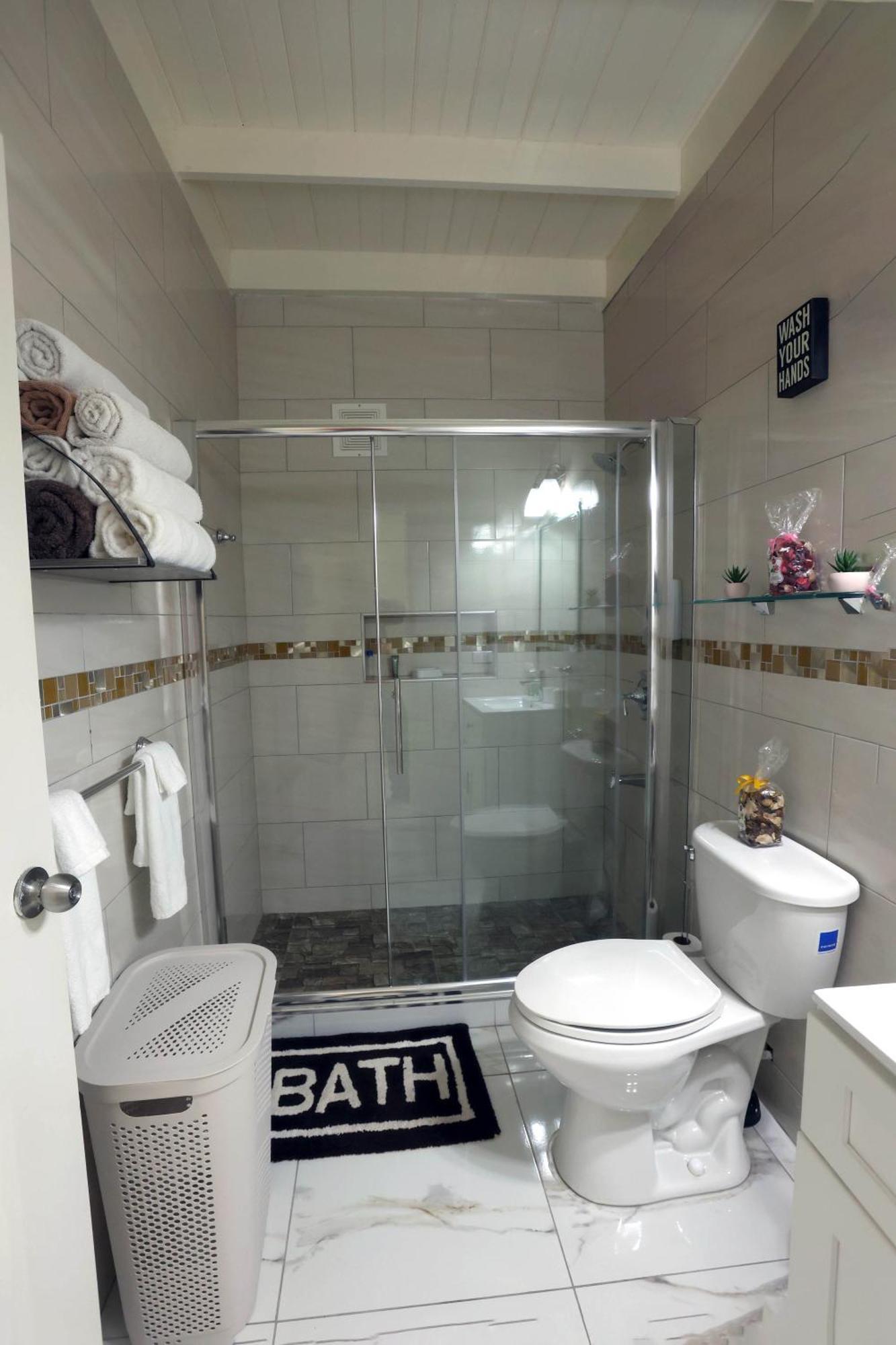 Spacious Luxury 3 Bed Rooms In קינגסטון מראה חיצוני תמונה